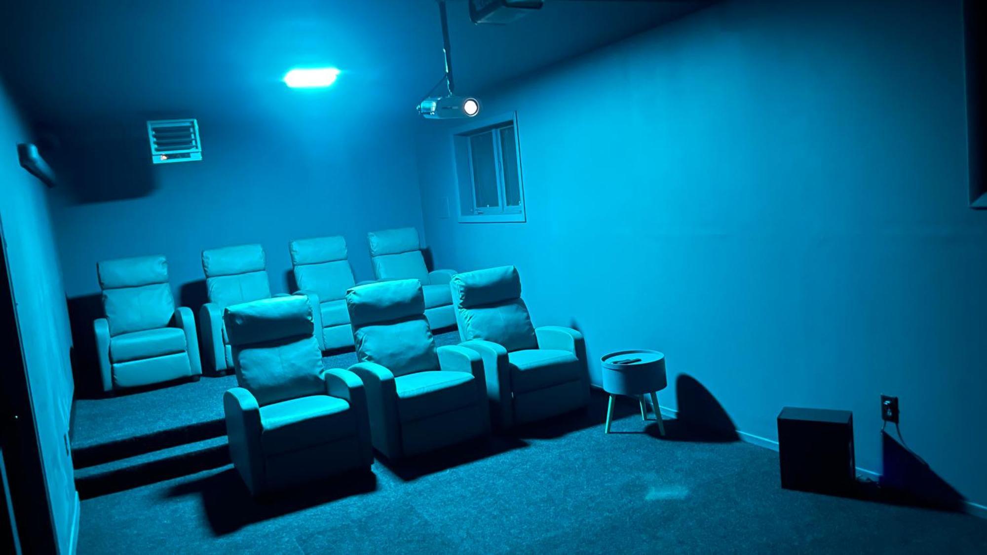 Poconos Modern - Theater - Hot Tub *