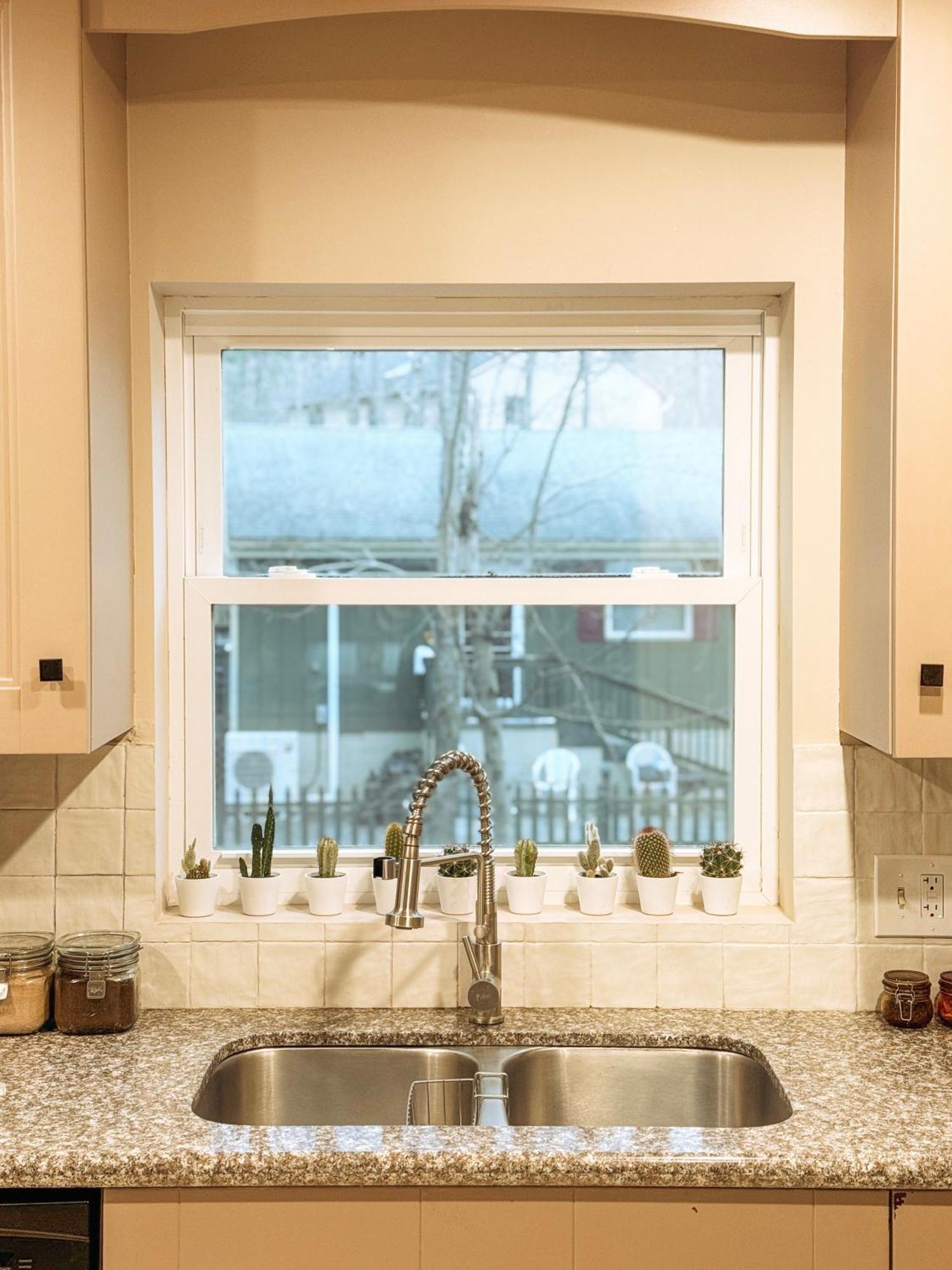 Poconos Modern - Theater - Hot Tub